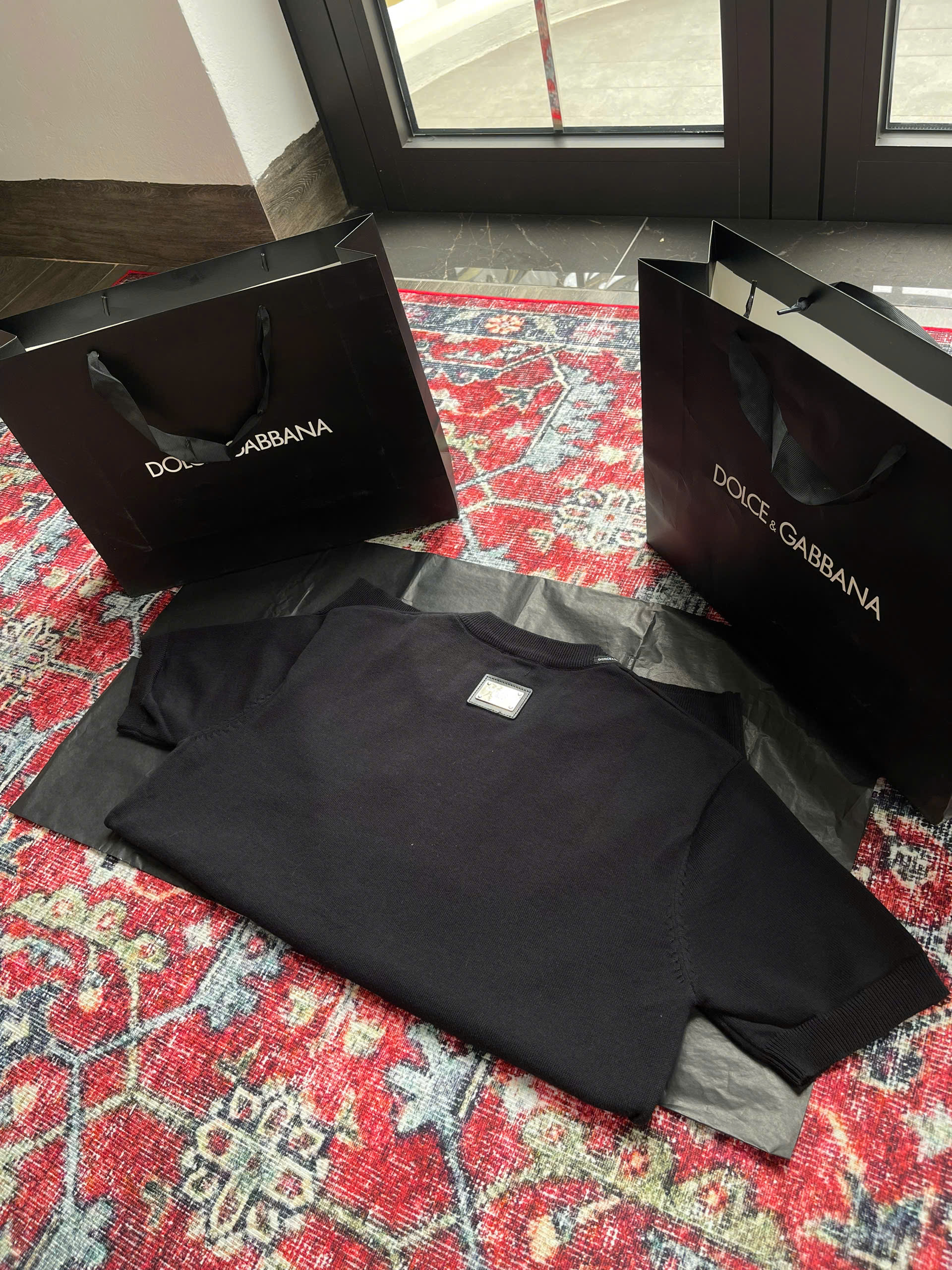 Áo phông T-shirt len Dolce Gabbana DG Đen logo chữ Trắng thêu nổi ngực Like Auth on web NV